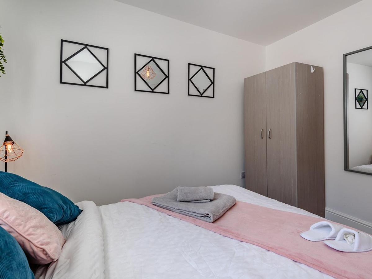 Modern Apartment In Central Lincoln Kültér fotó